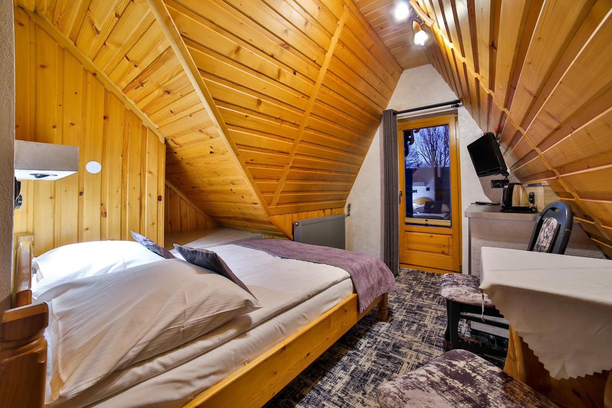 Swarna Wynajem Pokoi Homestay *